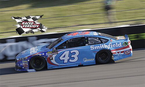 2017 BUBBA WALLACE #43 SMITHFIELD POCONO RACED VERSION W/ COLLECTOR CARD 1/24