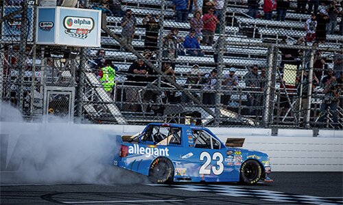 2017 CHASE ELLIOTT #23 MARTINSVILLE WINNER RACED VERSION (CWTS) W/ COLLECTOR CARD 1/24