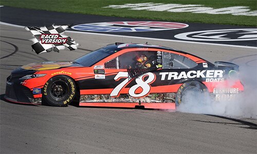 2017 MARTIN TRUEX JR #78 LAS VEGAS WINNER RACED VERSION W/ COLLECTOR CARD 1/24